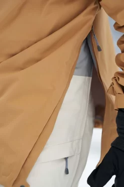 Jas Houdini Men Shelter Anorak Sand Dune -ontdek een breed assortiment van outdoor kleding houdini sportswear ms shelter jacket 2x3