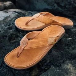 Slipper OluKai Men Tuahine Stone 13 Slipper OluKai Men Tuahine Stone -ontdek een breed assortiment van outdoor kleding tuahinegallery01 v1637772899282
